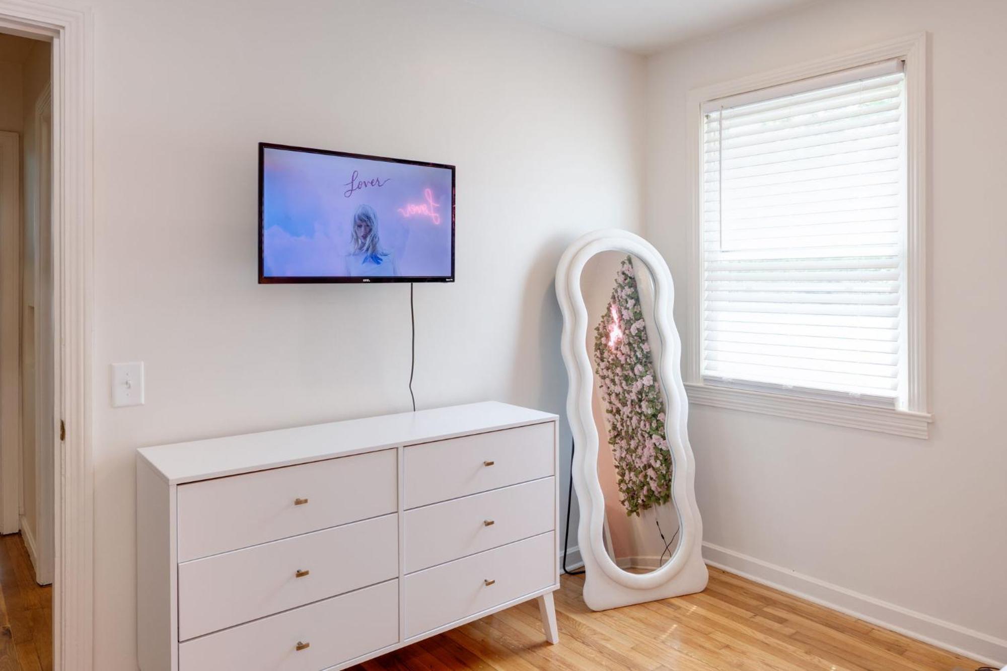 Taylor Swift Eras Inspired Home-10 Min To Broadway ナッシュビル エクステリア 写真